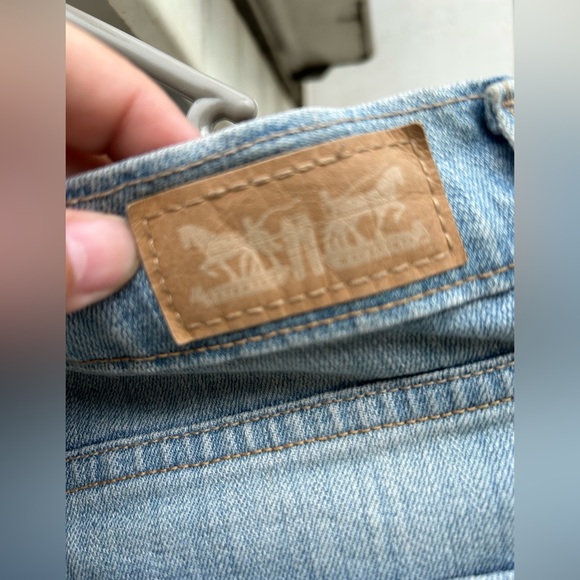 Levi’s denim shirt. NWOT. Size 4 - Picture 5 of 11